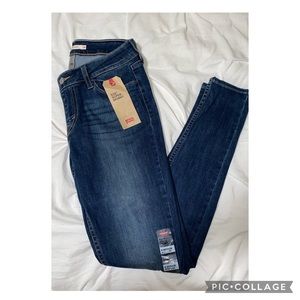 Levi’s 535 Super Skinny Jeans